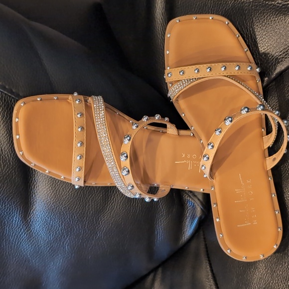 Nicole Miller Woman's Flat Sandal (71/2) - Picture 6 of 6